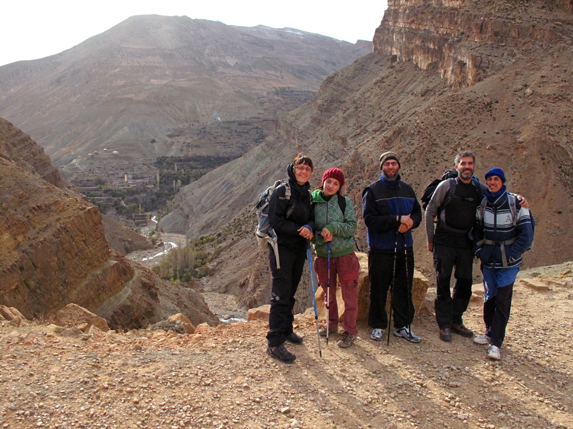 Foto de grupo antes de iniciar el trekking por el Medio Atlas